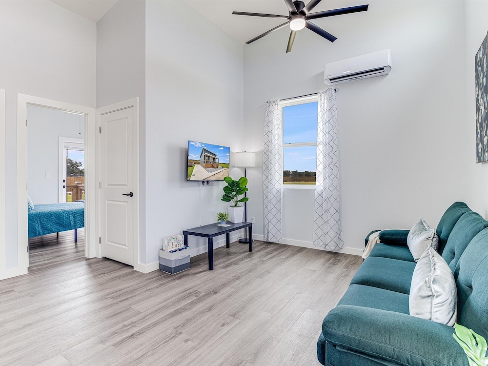 The Blue Flower 2 Bedroom Home