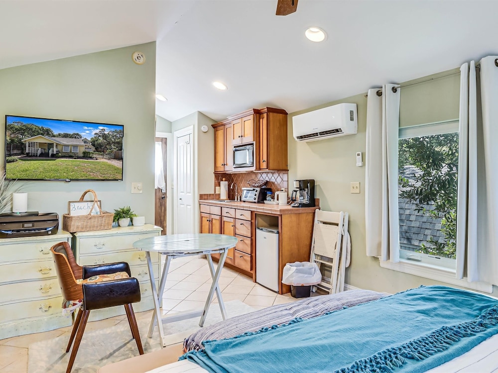 Rockport Treehouse 1 Bedroom Home