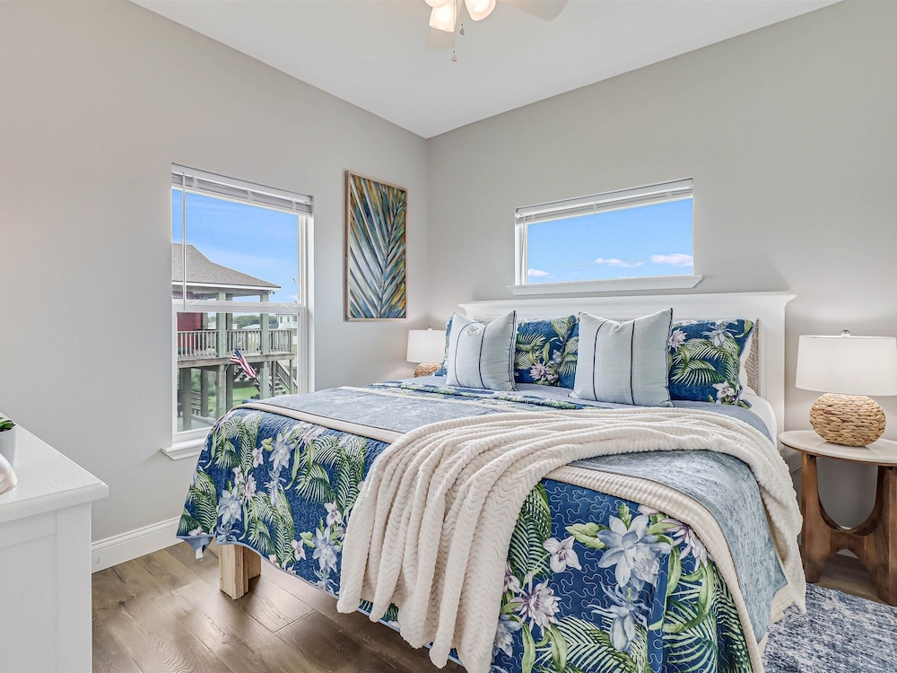 Pelican Paradise 913rpa 2 Bedroom Home by RedAwning view 4
