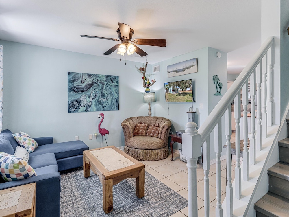 Fisherman's Inn 2 Bedroom Home by RedAwning view 3