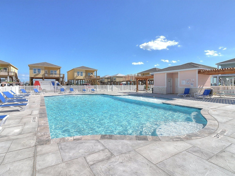 Pelican Reef Or104 3 Bedroom Home by RedAwning view 3