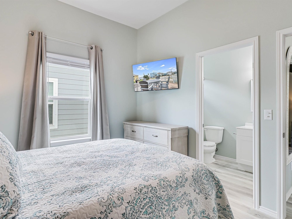 122 Ocean Reef 2 Bedroom Home by RedAwning view 3