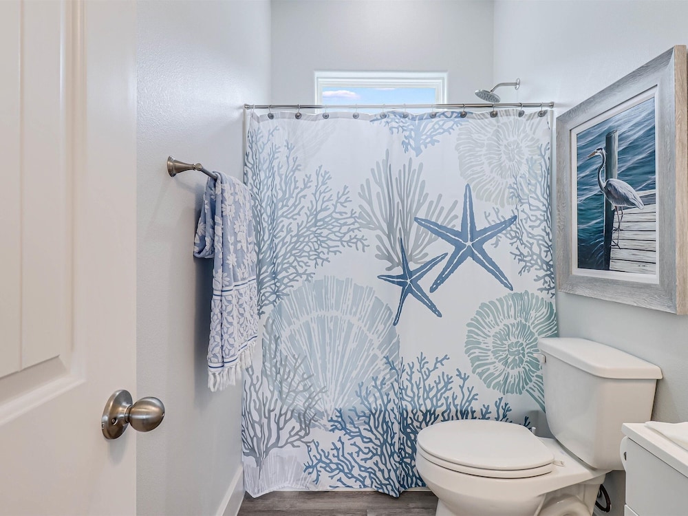 Pelican Reef Or104 3 Bedroom Home by RedAwning view 2