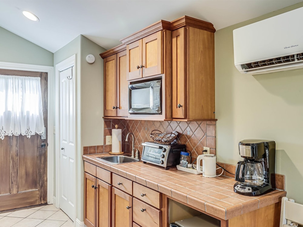 Rockport Treehouse 1 Bedroom Home