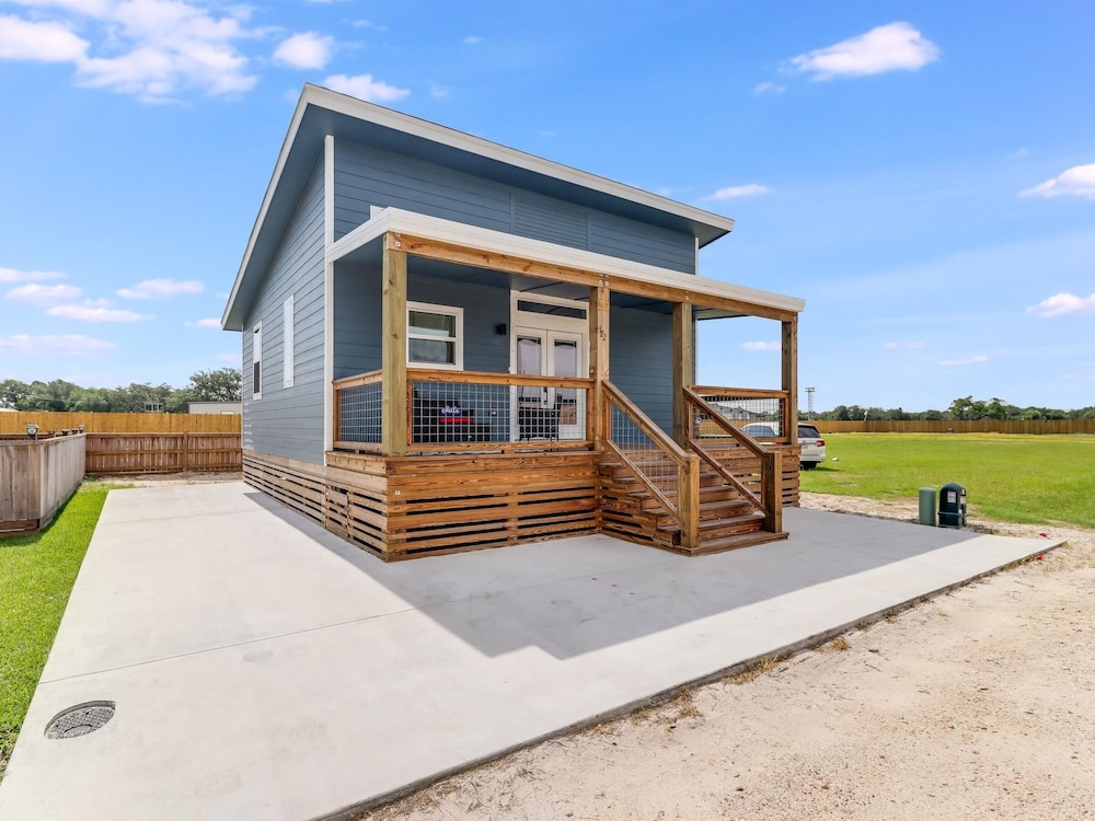 The Blue Flower 2 Bedroom Home