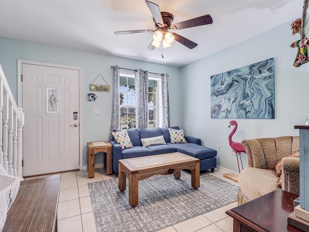 Fisherman's Inn 2 Bedroom Home by RedAwning view 2