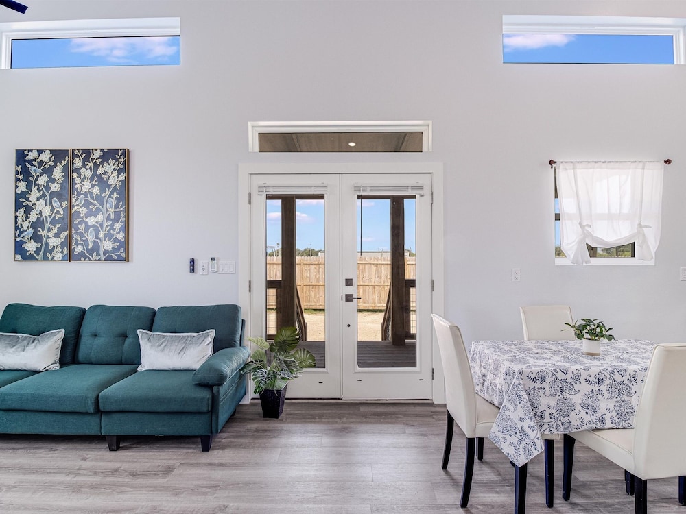 The Blue Flower 2 Bedroom Home