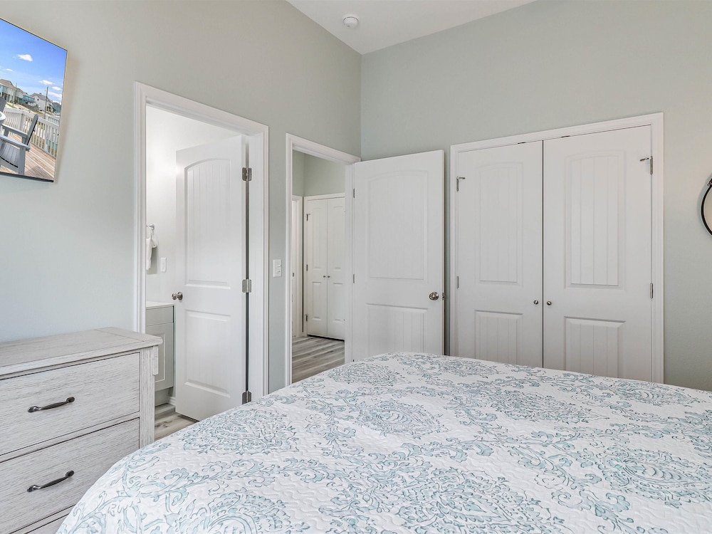 122 Ocean Reef 2 Bedroom Home by RedAwning view 5