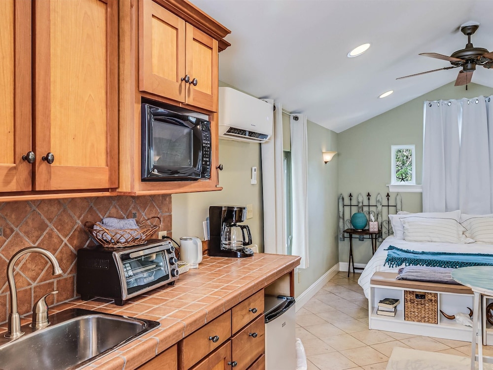 Rockport Treehouse 1 Bedroom Home