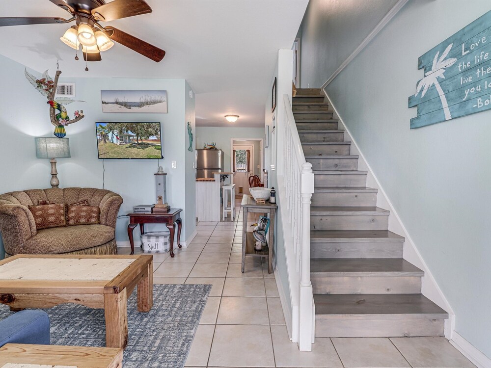 Fisherman's Inn 2 Bedroom Home by RedAwning view 4