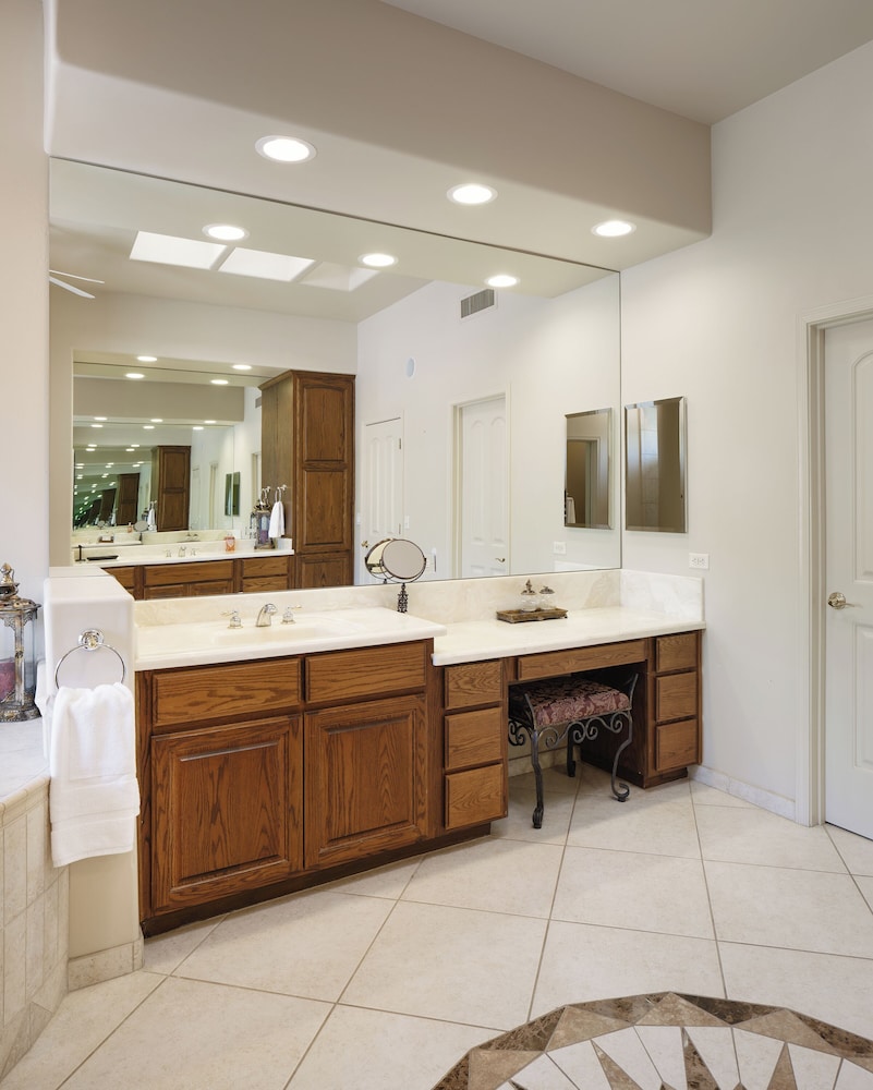 Valley View Villa - Private Pool - Hidden Bedroom