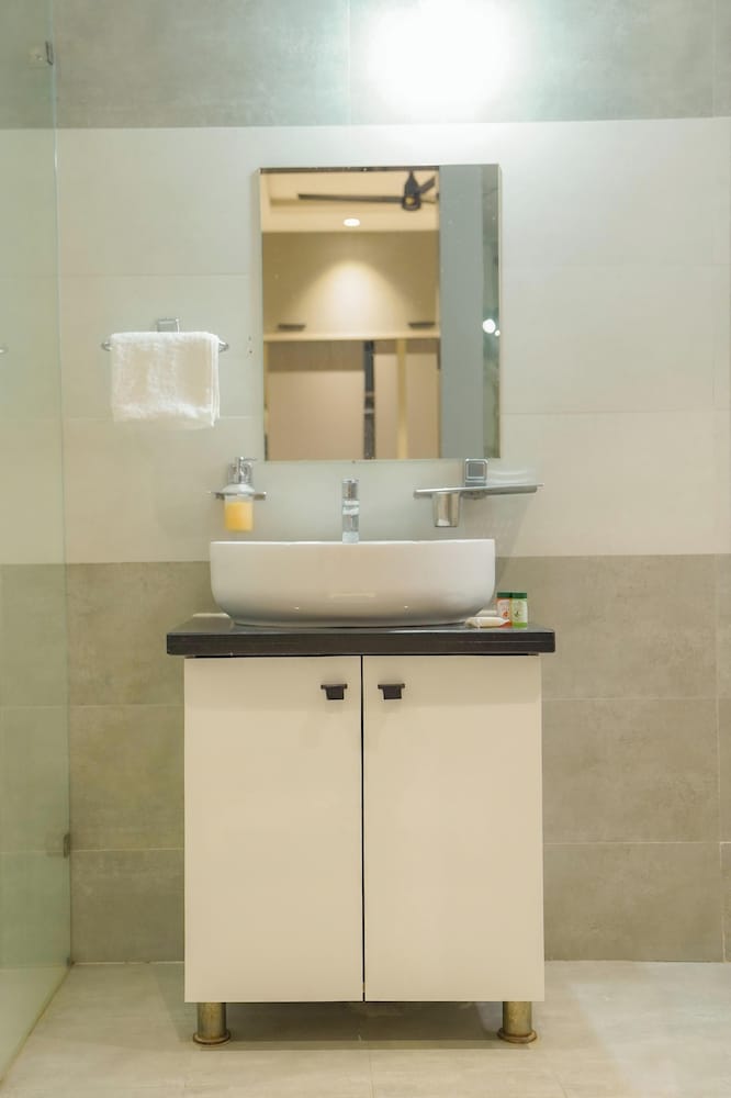 Aurelia Apartment By Red Olive 4bhk 30min Hitech