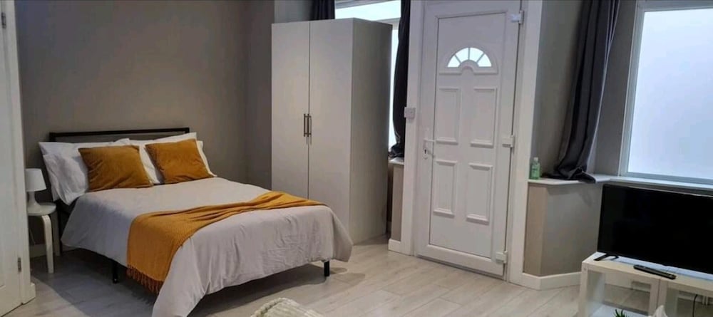 Beautiful 1-bed Studio in Burnley view 4