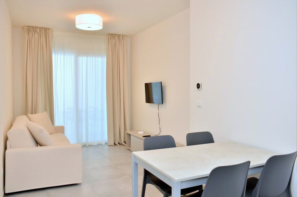 Trendy Seafront Apartment With Terrace