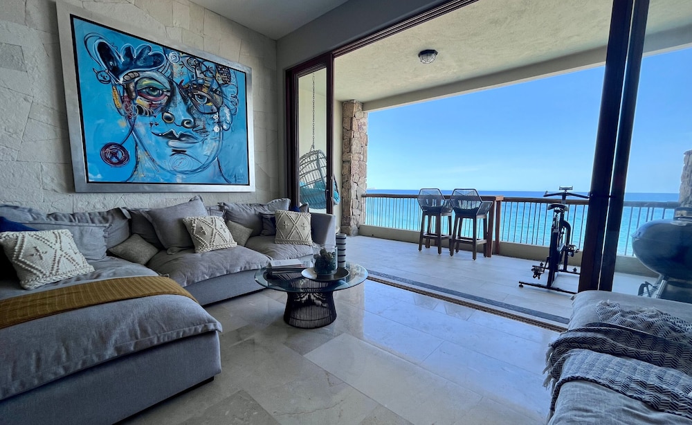 Stunning Condo in Cabo with Ocean Views