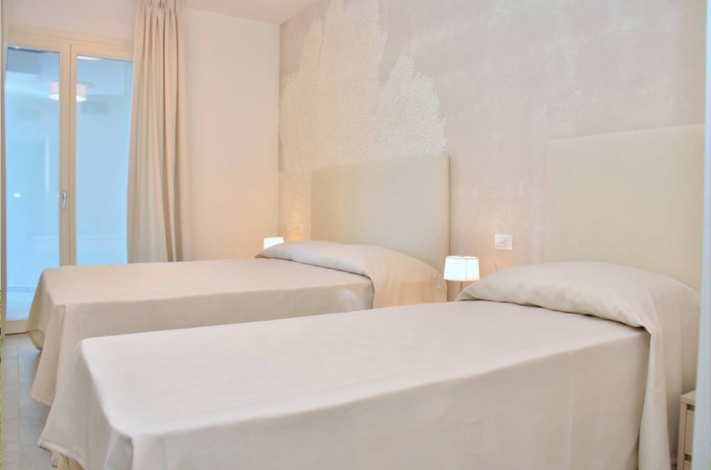 Trendy Seafront Apartment With Terrace
