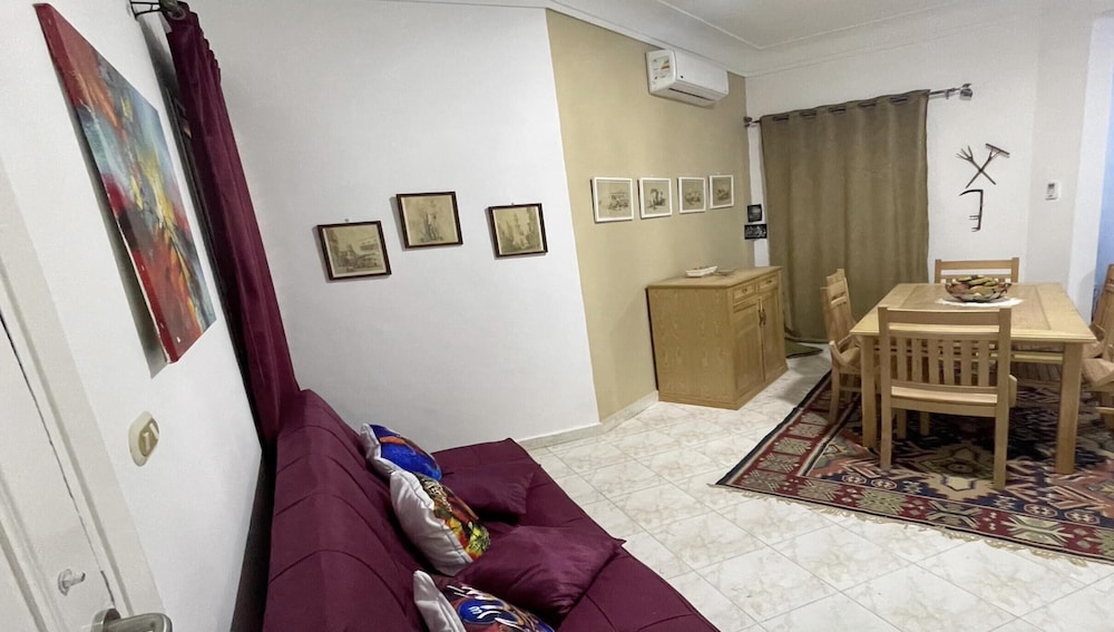 Remarkable 2-bed Cottage view 4