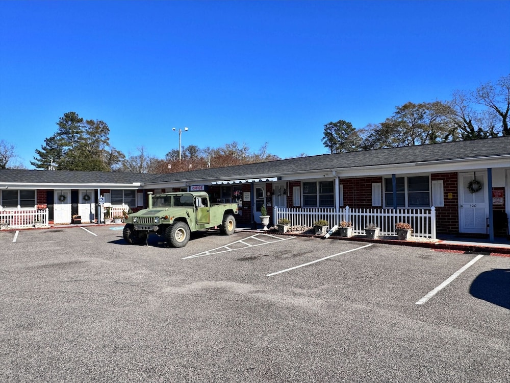 Chesterfield Hotel by OYO Hwy 9