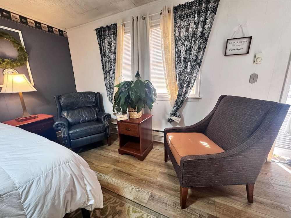 Chesterfield Hotel by OYO Hwy 9