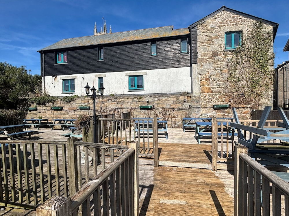 The Yacht Inn