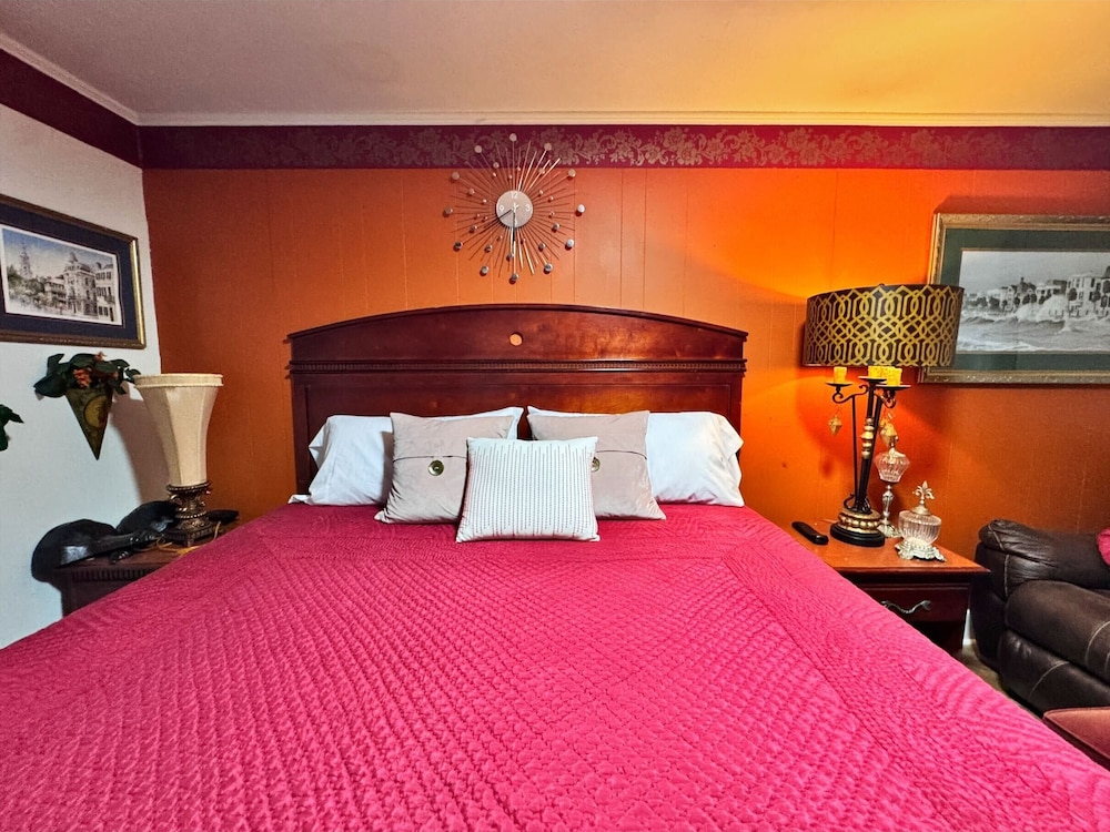 Chesterfield Hotel by OYO Hwy 9
