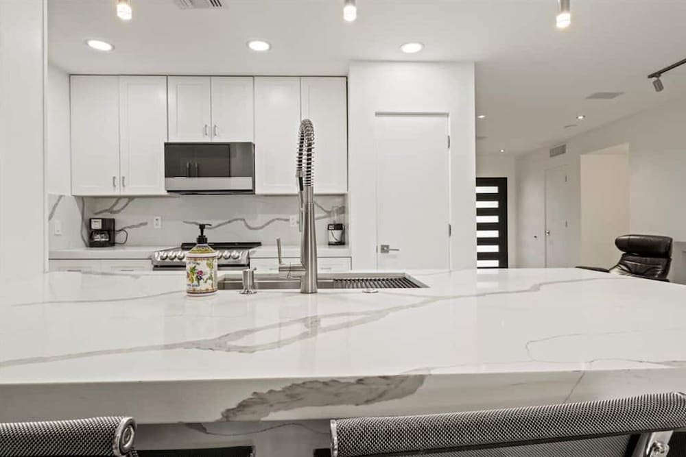 Modern and Luxurious Vacation Home W/pool & Spa! view 5