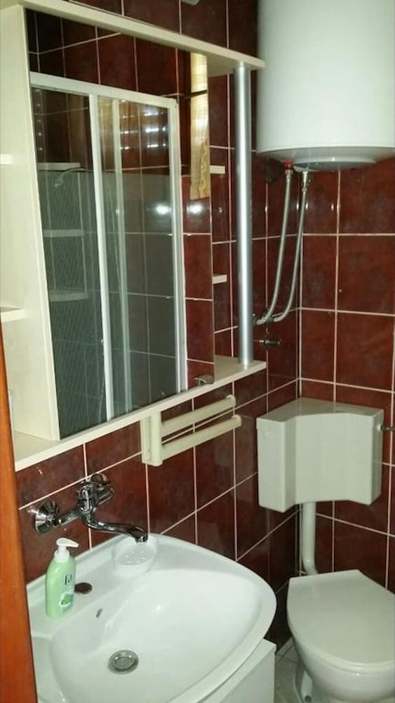 Simple Apartment a3 for 5 Guests in Vrvari, Close to the Beach view 4