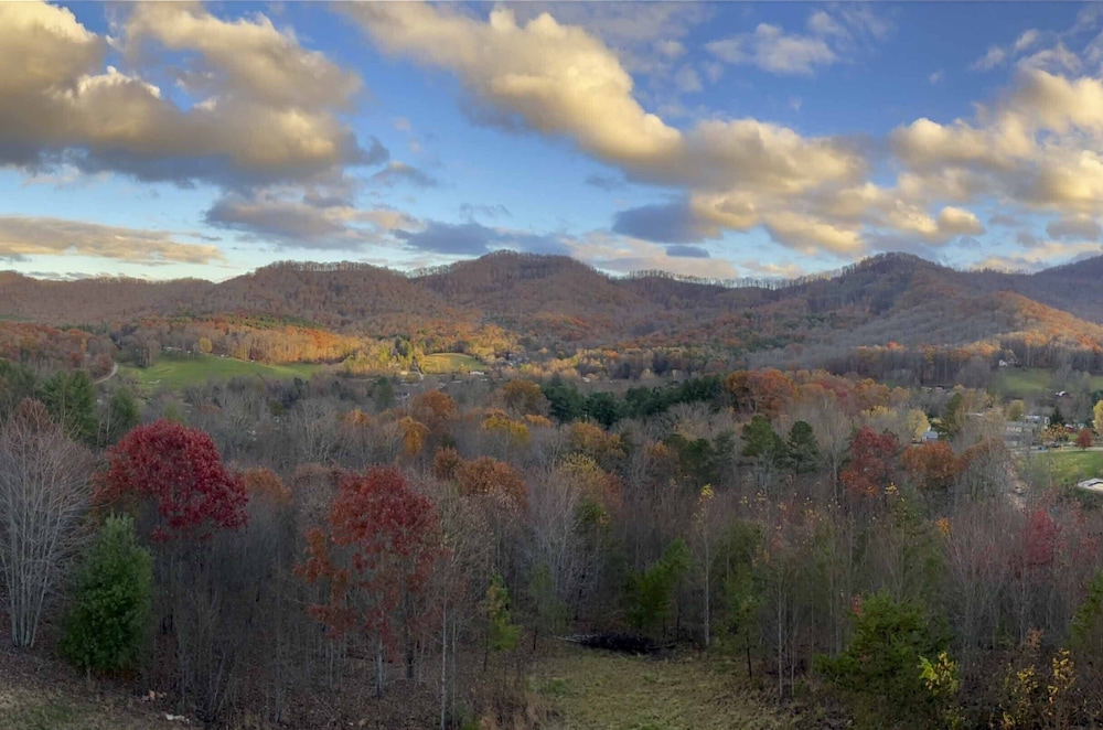 Mountain Refuge w/ View, 12 Mi to Asheville! view 4