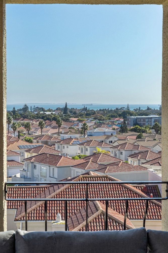 2 Bedroom, Mountain View Penthouse, Century City