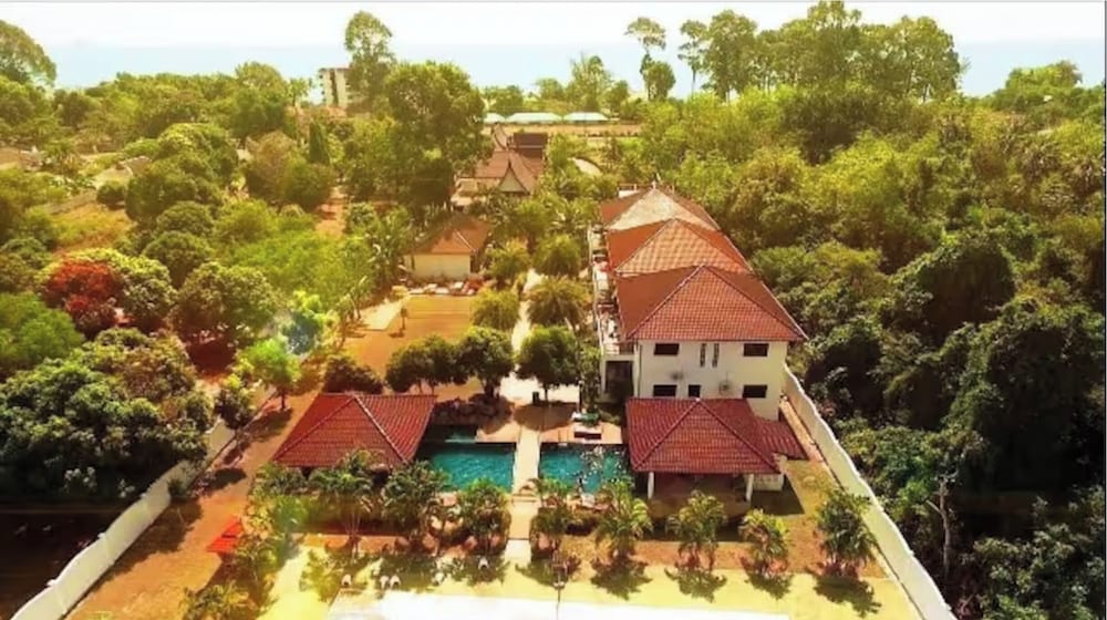 CET Resort & Rayong Padelcenter