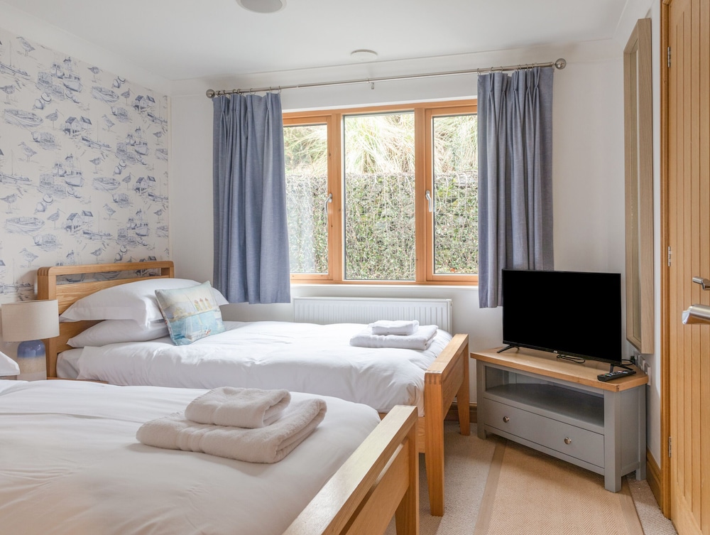5 Court Cottage, Hillfield Village