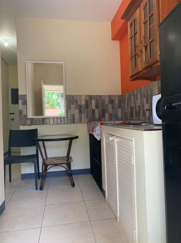 2-bedroom Apt - Enjoy 7 miles of White Sand Beach! 2 Apts by RedAwning view 5