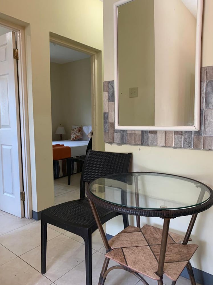 2-bedroom Apt - Enjoy 7 miles of White Sand Beach! 2 Apts by RedAwning view 3