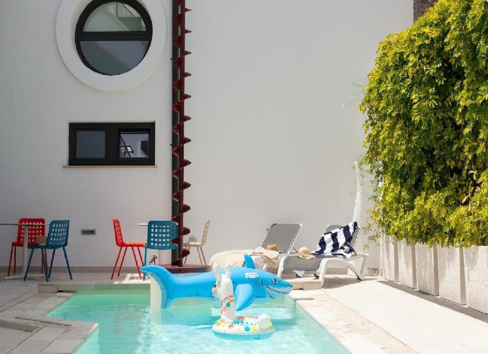 Coclee Guest Suite Palace view 2