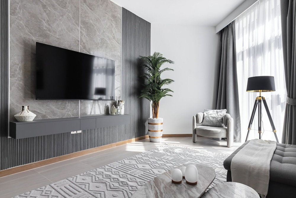 SIMPLY COMFORT Missoni Top Floor with Sea, Canal and Burj Khalifa Views