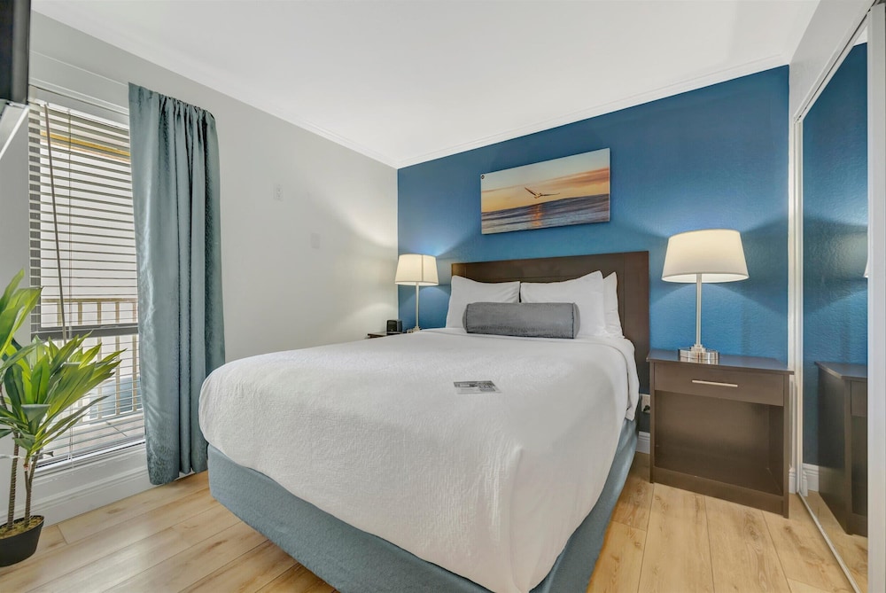 Palm Court a Bayview 2 Bed Suite Heated Pool