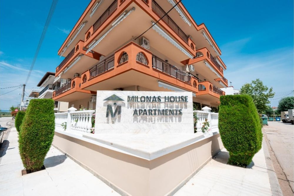 Milonas House Apartments