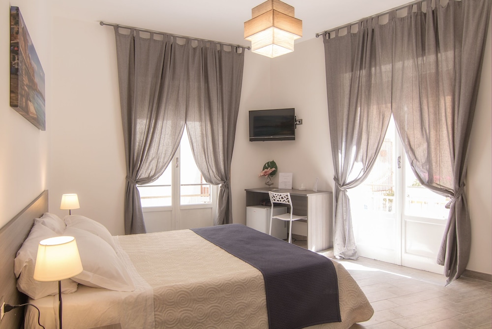 Cavour Rooms