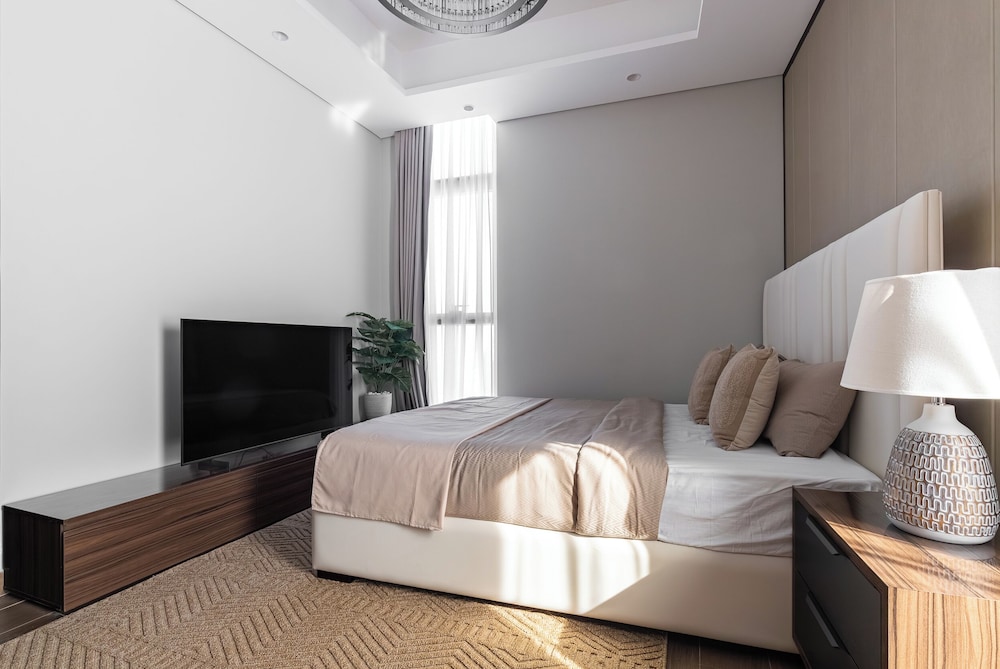 SIMPLY COMFORT Skyline Apts at Nobles Tower with Luxury Burj View