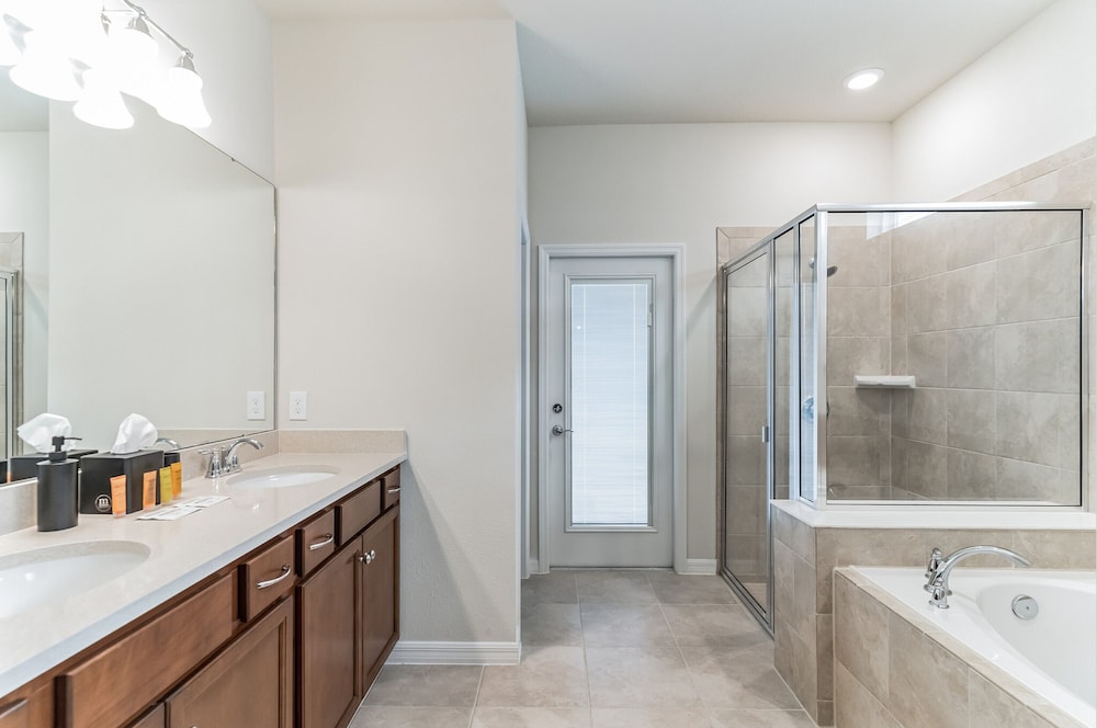 Flamingo Grove Windsor Island Getaway 5 Bedroom Home