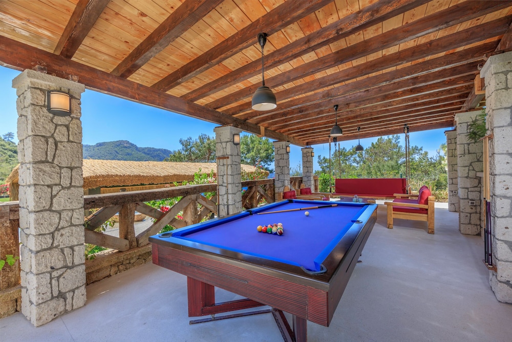 Private Island-Style Ultra Luxury Villa Estate