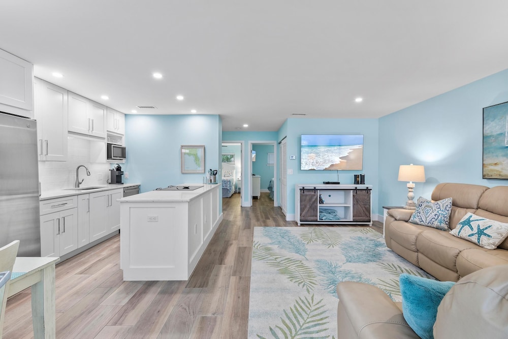 Coronado Arms Condominiums B-18