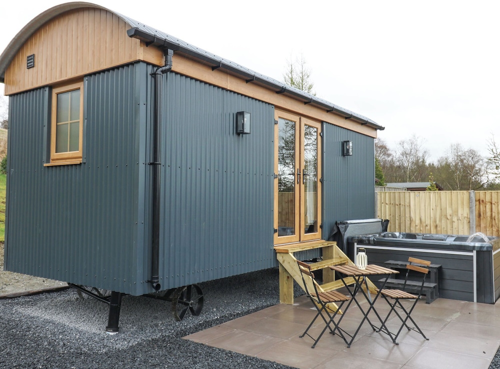 Dam View Shepherds Hut