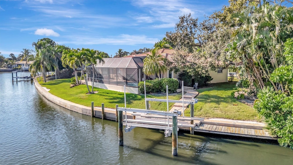Waterfront Heated Pool House Kayaks Boat Dock