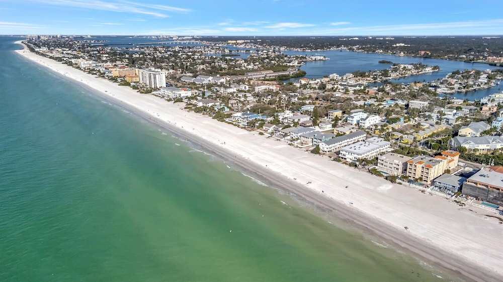 Waterway Vista Suite Pet Friendly Boat Dock