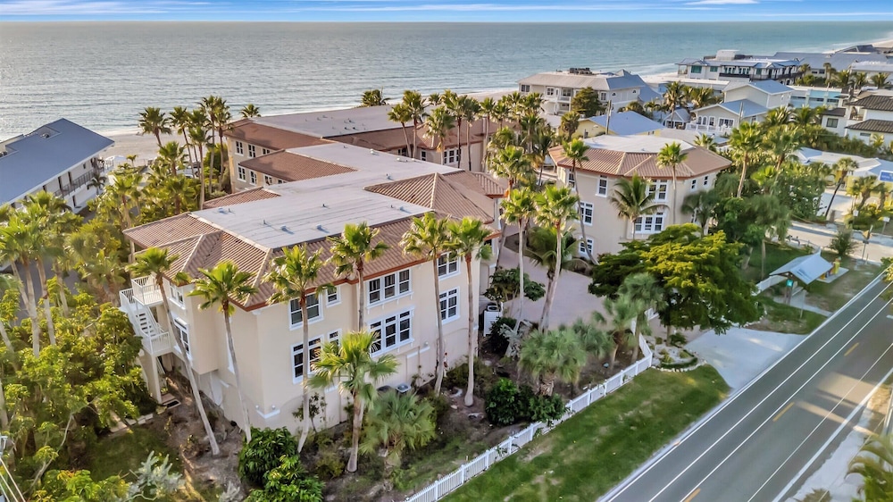 Beachfront With Private Balcony Heated Pool and Spa