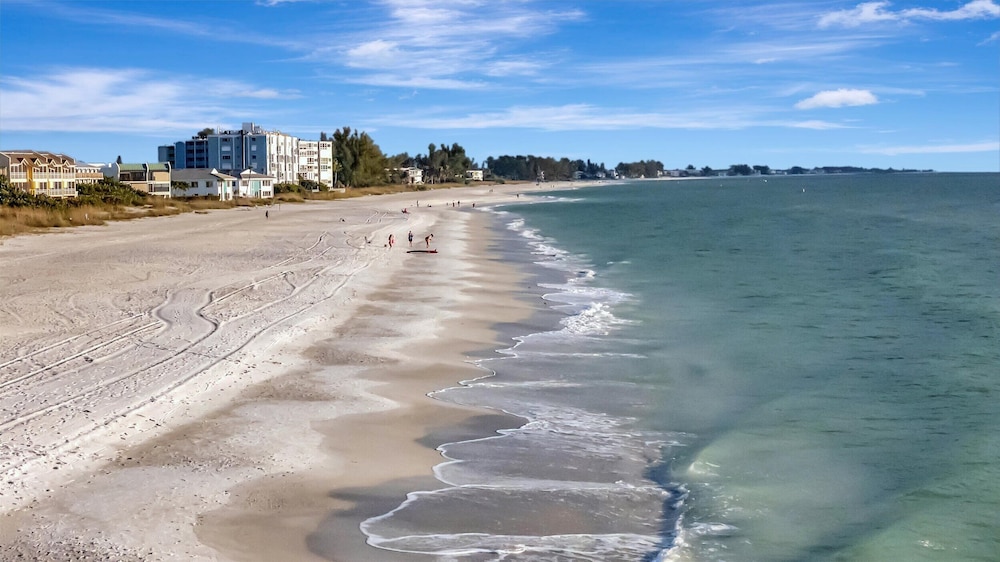 Holmes Beachfront Oasis