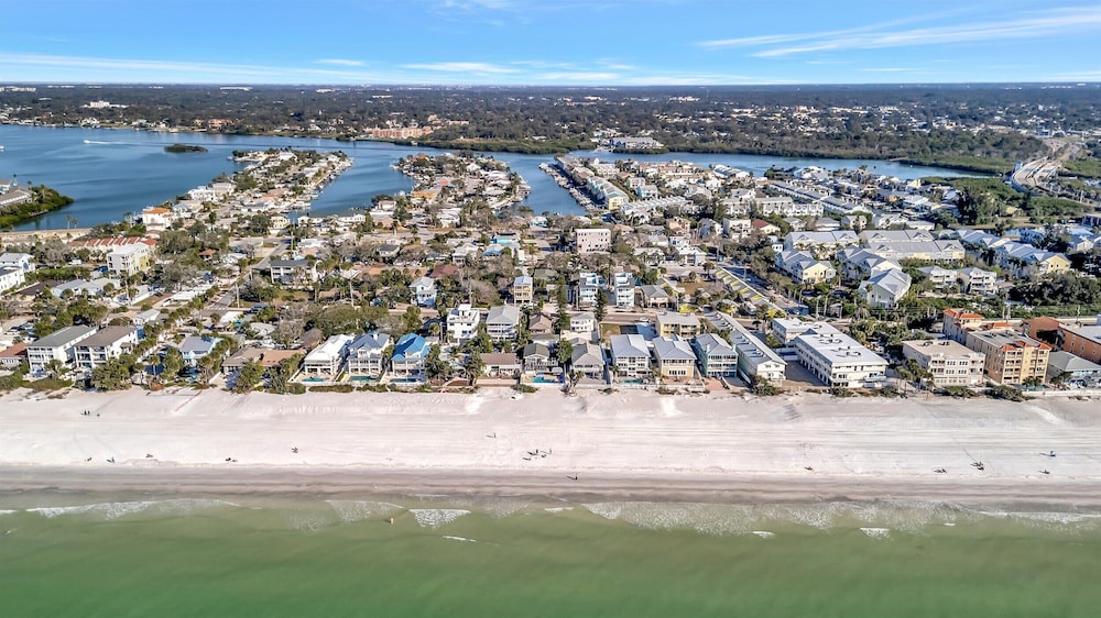 Waterway Vista Suite Pet Friendly Boat Dock