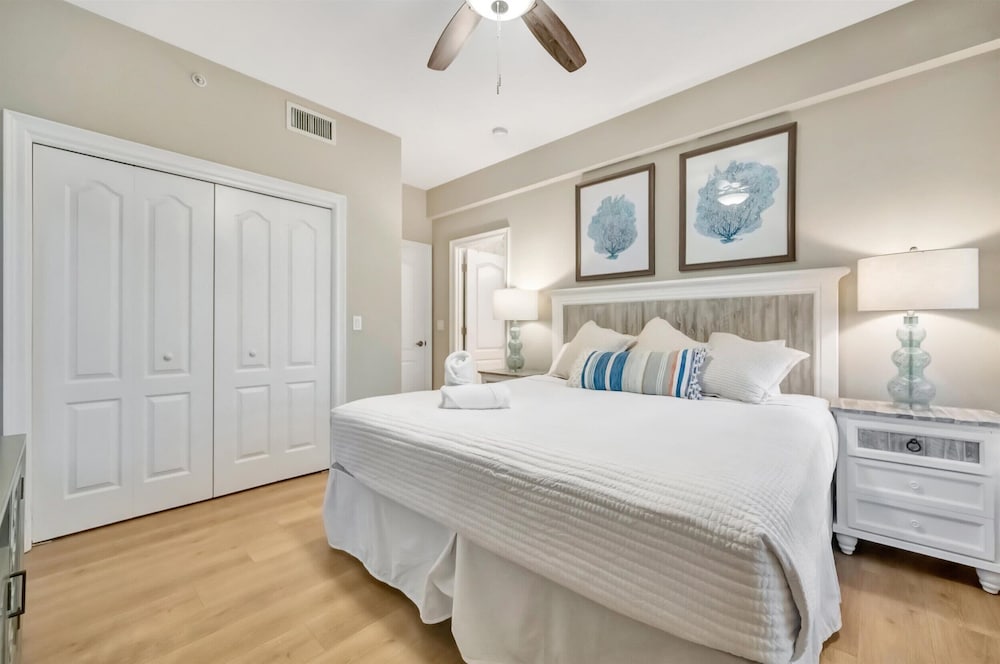 Beachfront With Private Balcony Heated Pool and Spa