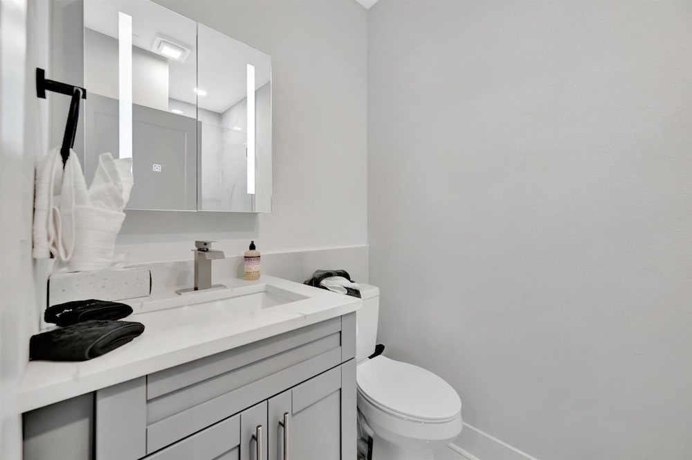 4br3ba Modern Sleeps 10 8 Minutes to Raymond James